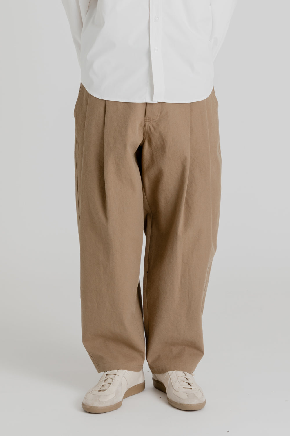 Deep Two Tuck Curved Pants - Desert