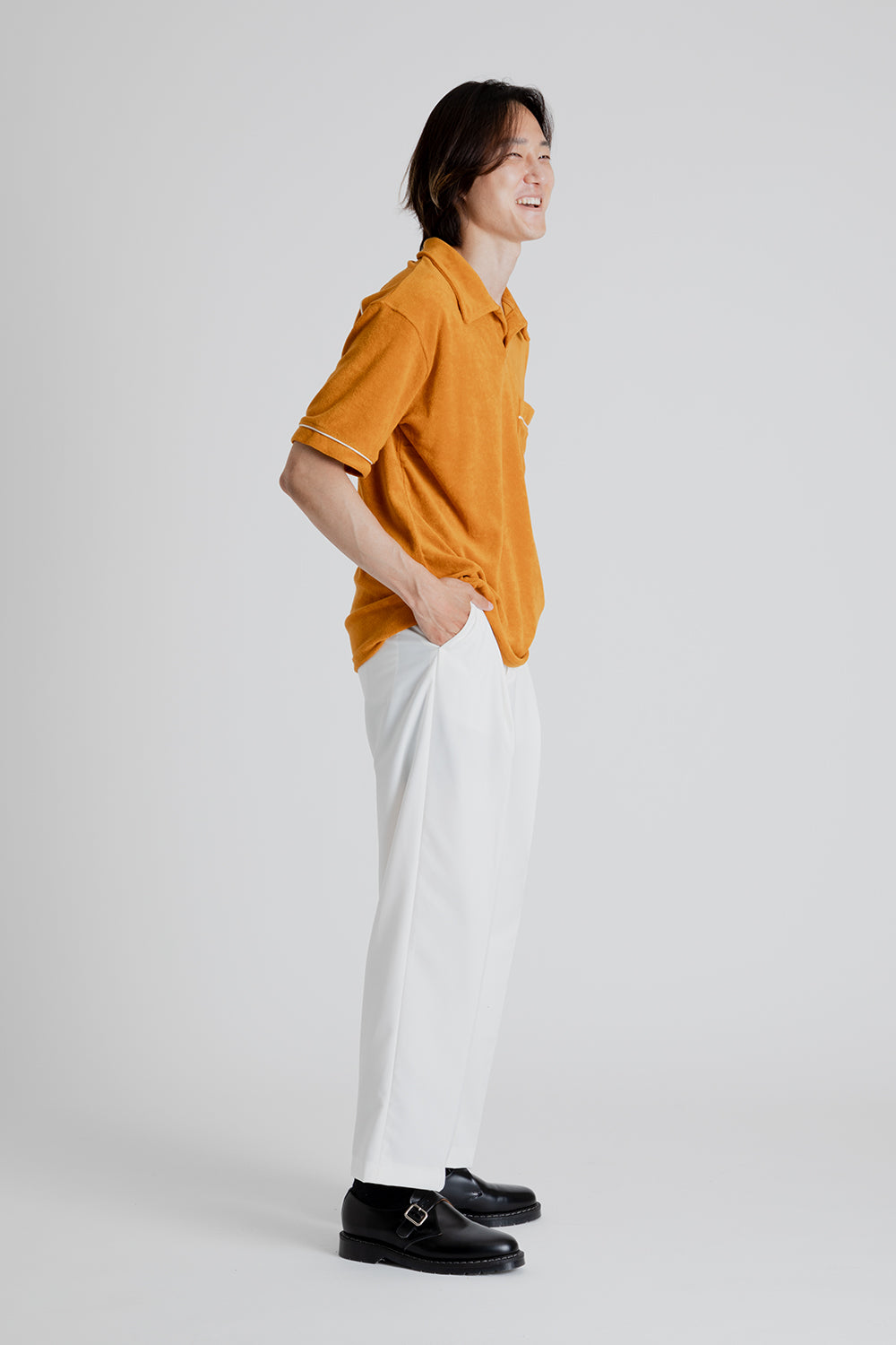 Densely woven 2-tuck chino pants