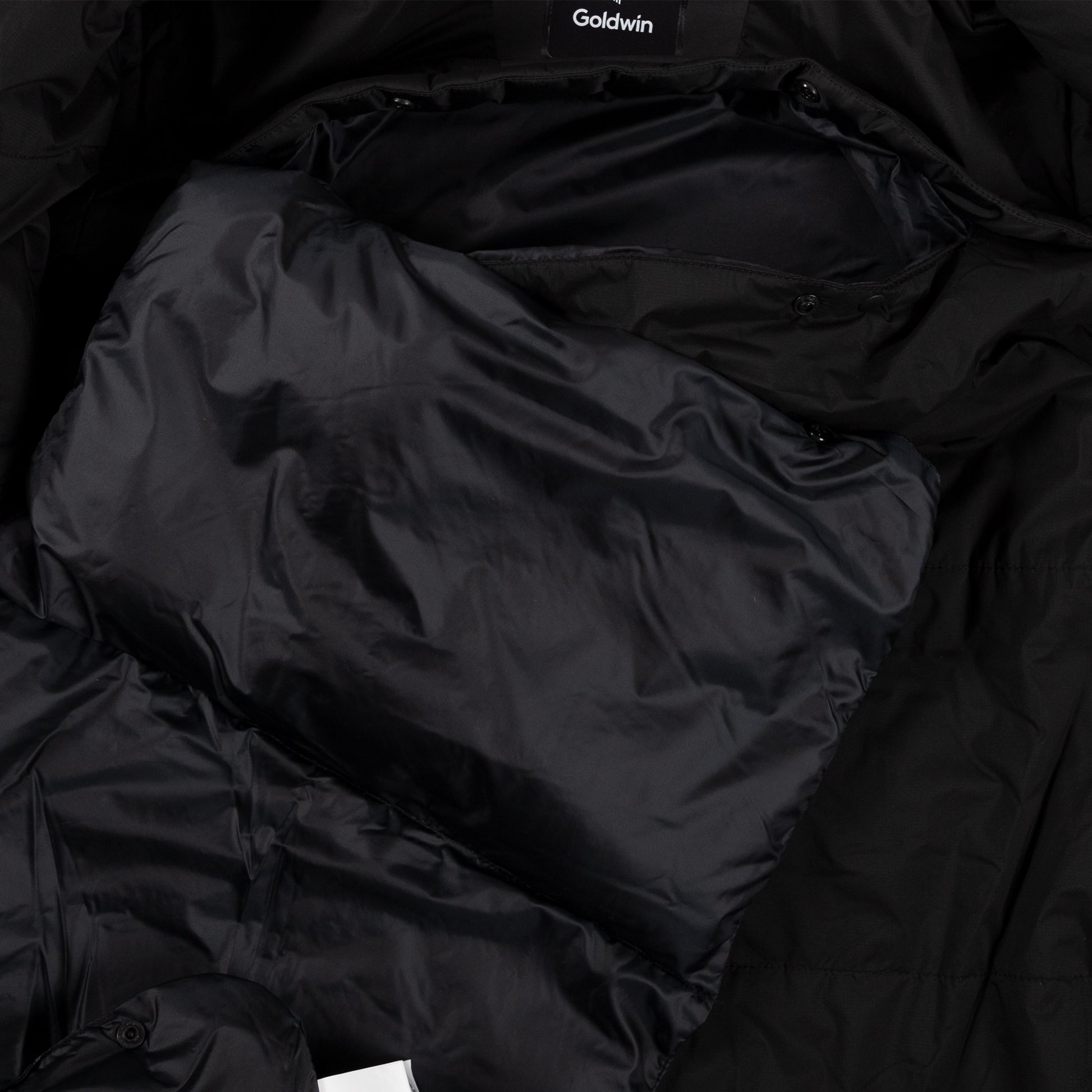 Goldwin Insulation Mountain Parka in Black hooded jacket sportswear all weather rain gear insert