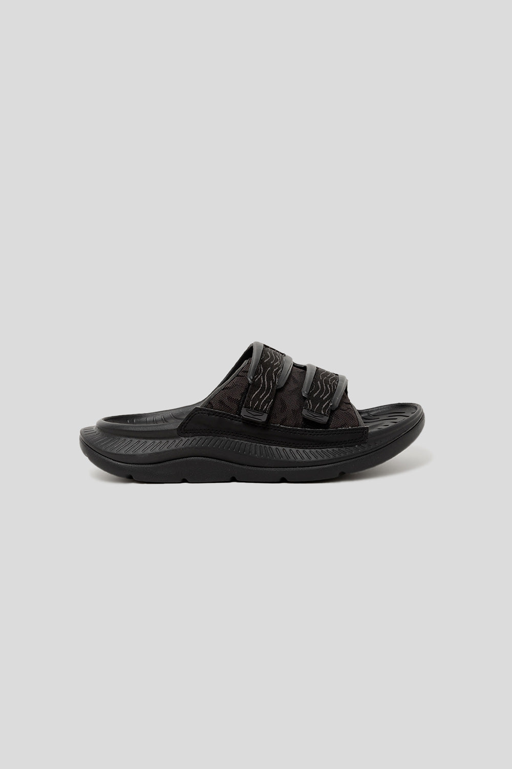 Hoka All Gender Ora recovery slide 3 in Black/Black