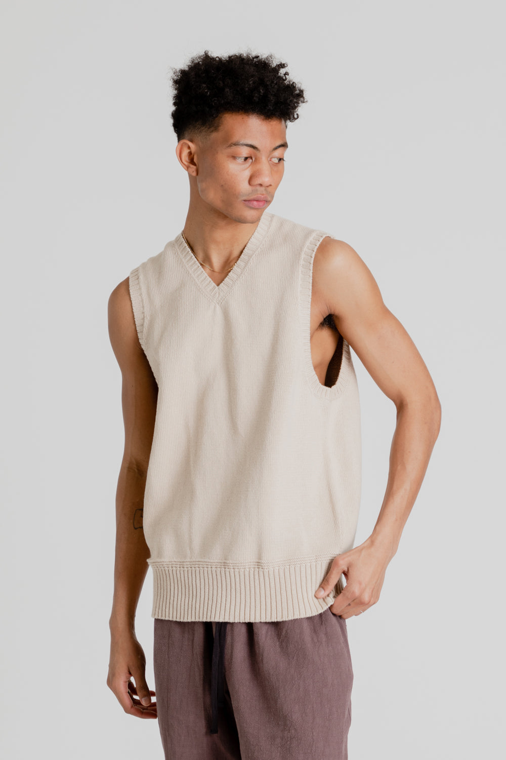 S.K. Manor Hill Sweater Vest in Cream