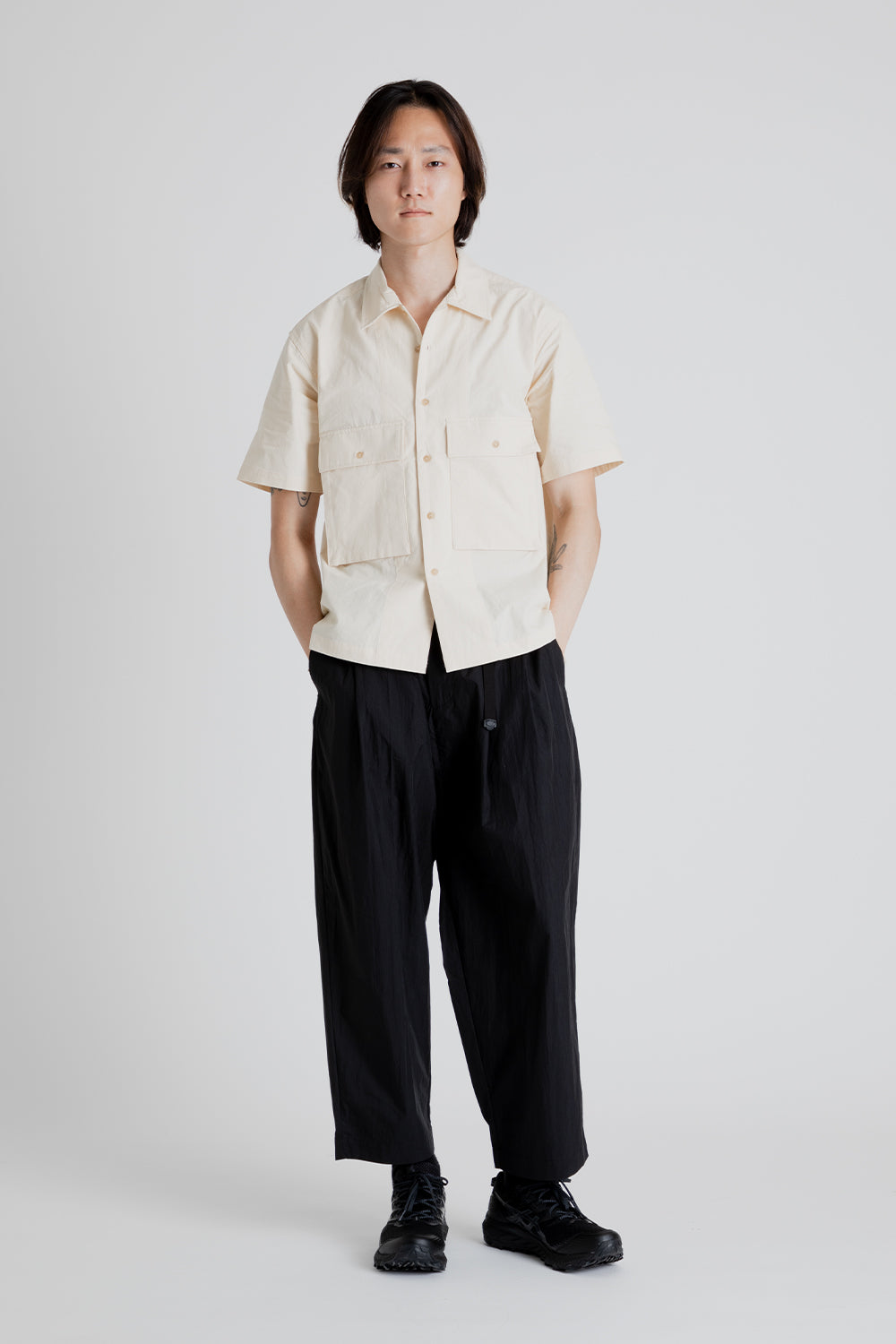 Uniform Bridge Two Pocket Linen Short Shirt in Ivory