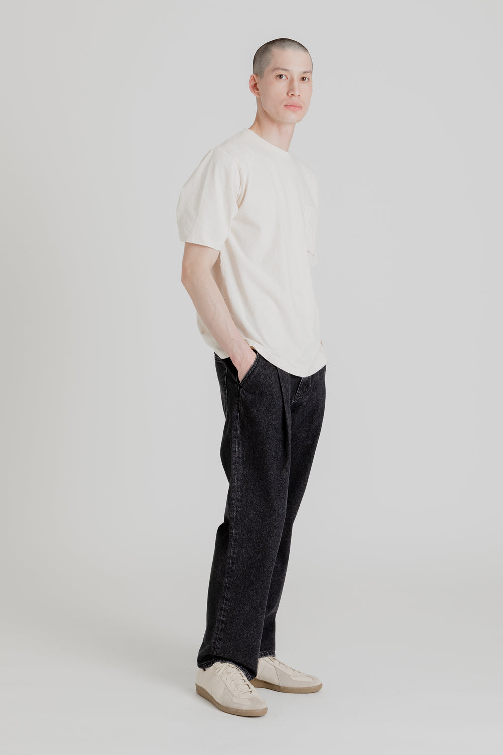 Uniform Bridge Wide One Tuck Denim Pants in Black Washed