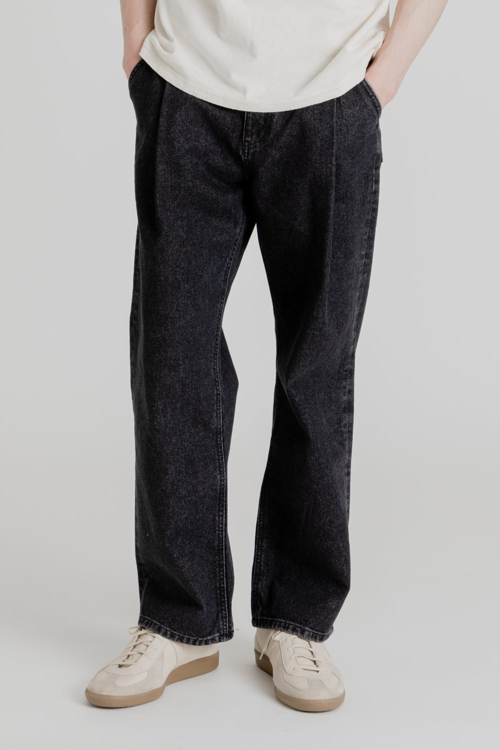 Wide One Tuck Denim Pants - Black Washed