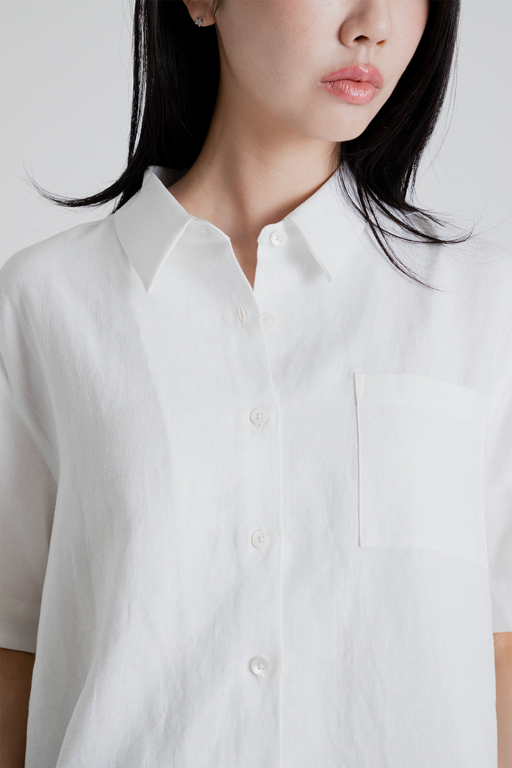 Uniform Bridge Women&#39;s Linen Standard Short Shirt in White