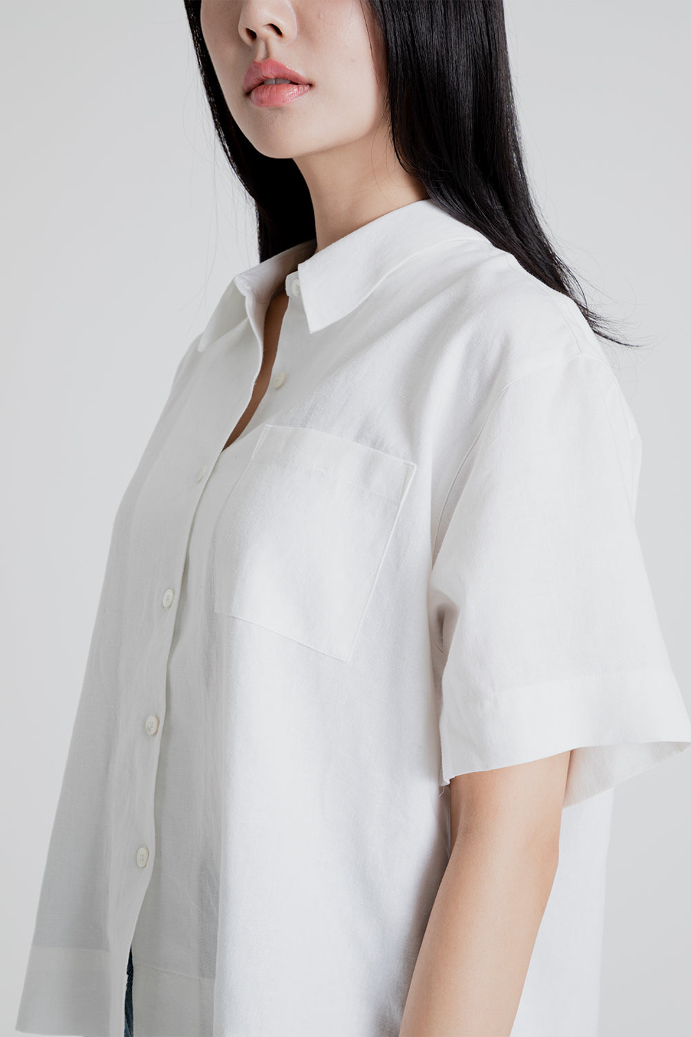 Uniform Bridge Women&#39;s Linen Standard Short Shirt in White