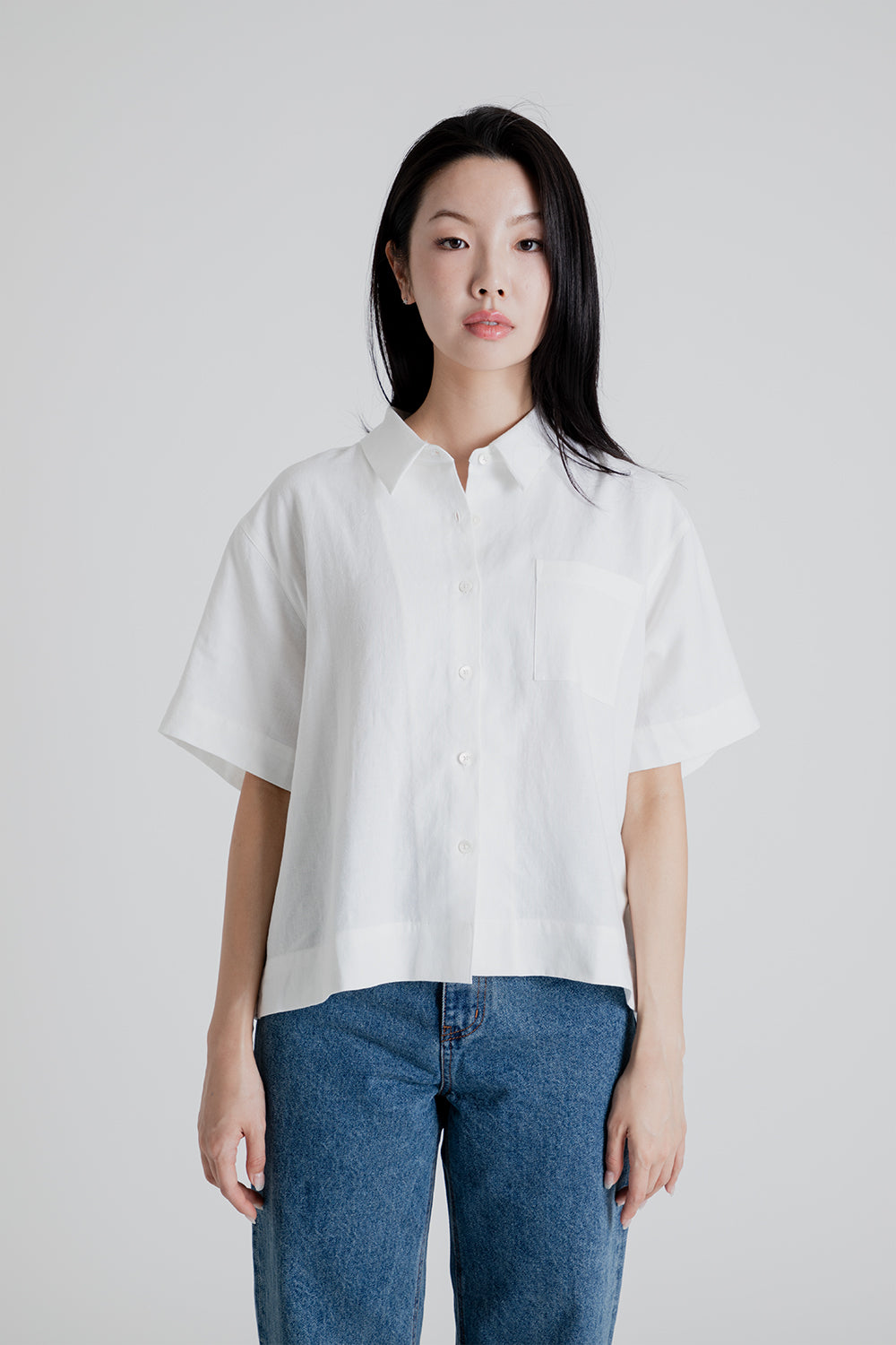 Uniform Bridge Women&#39;s Linen Standard Short Shirt in White