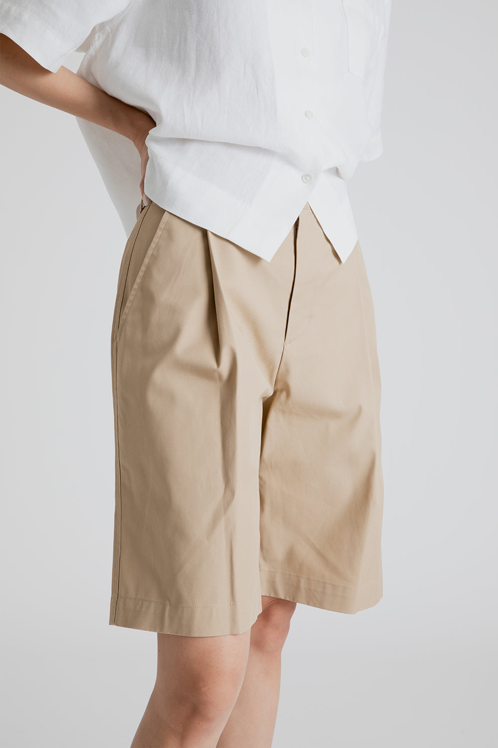 Uniform Bridge Women&#39;s One Tuck Half Chino Pants in Beige