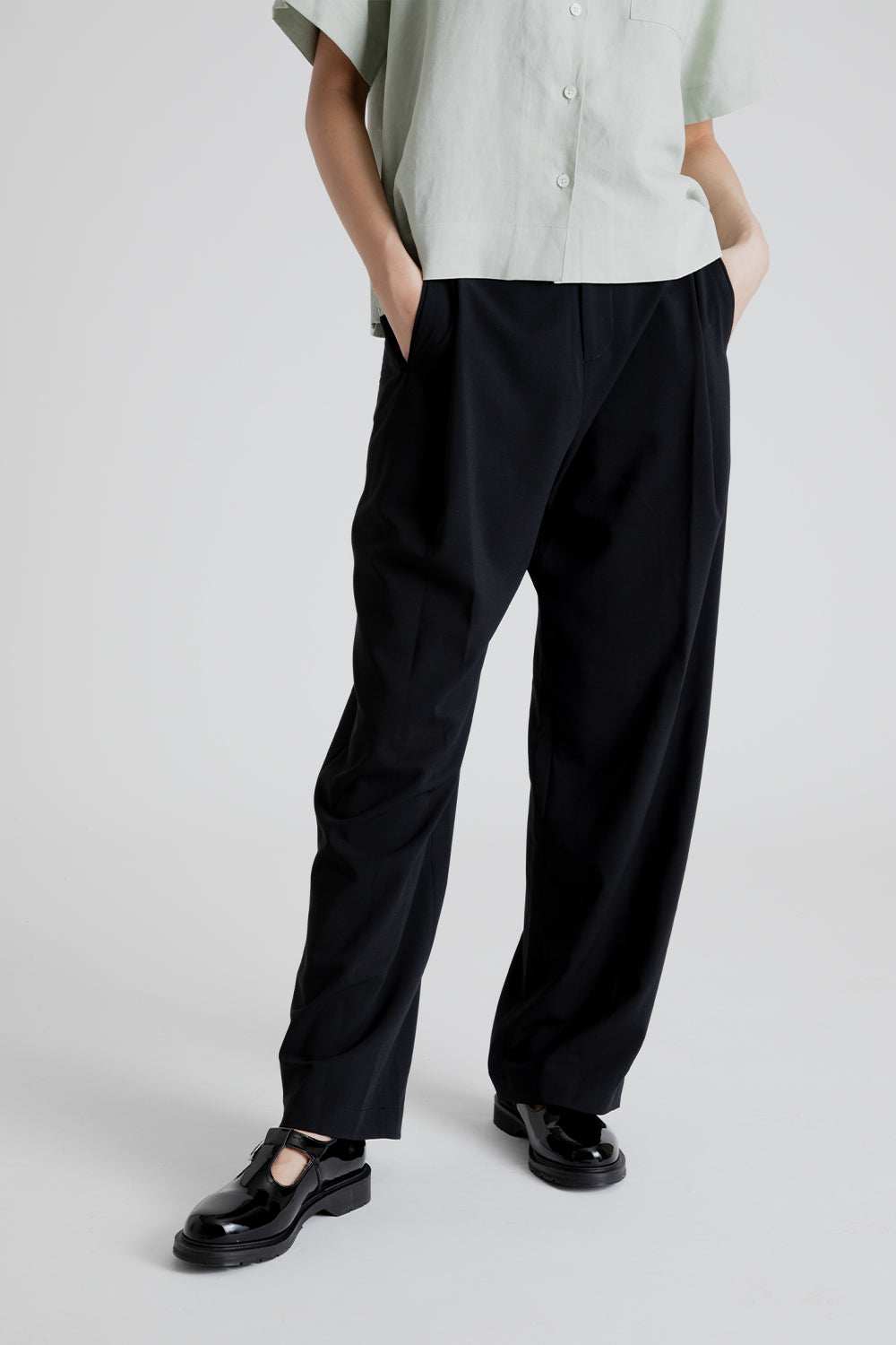 Uniform Bridge Women's One Tuck Volume Pants in Black | Wallace Mercan